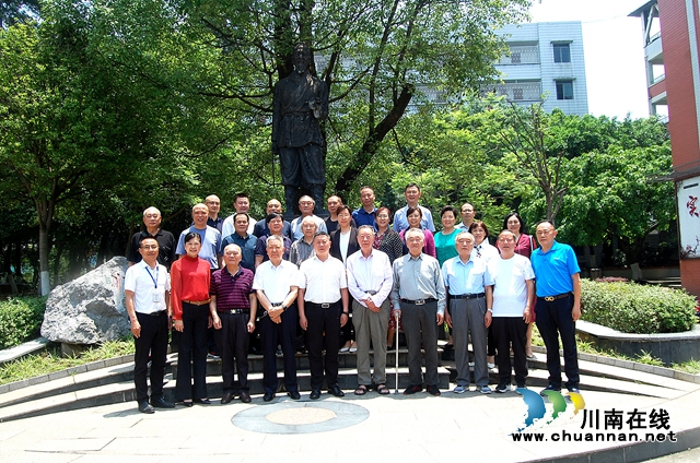 泸县老领导：希望泸县建校早日建成职业学院