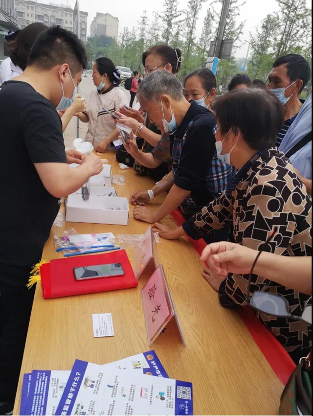 泸州市市场监管系统开展第22个“世界计量日”宣传活动(图12)