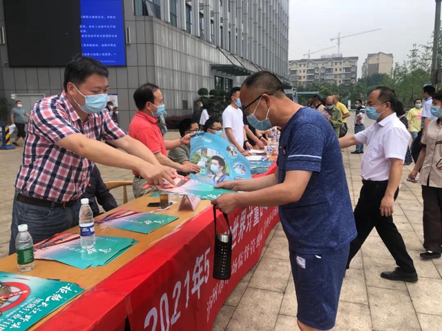 泸州市市场监管系统开展第22个“世界计量日”宣传活动(图10)
