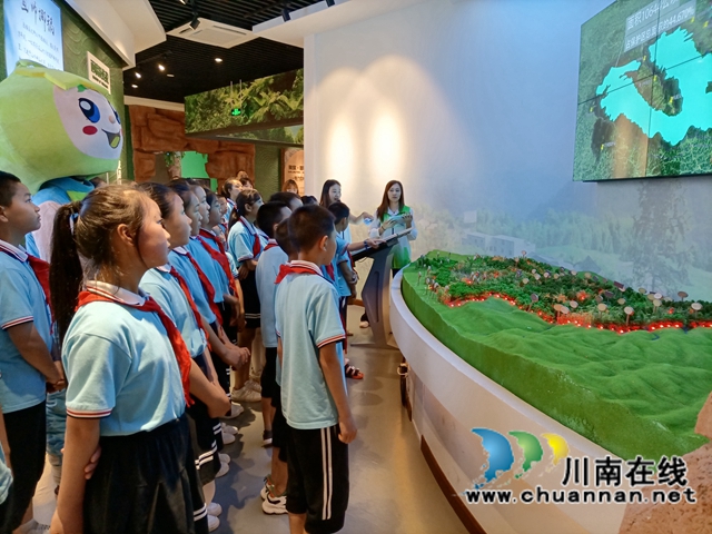 泸州市2021年“国际生物多样性日”主题宣传暨环保研学活动在叙永水尾启动(图2)