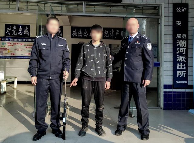 泸州小伙自制枪支并配有“消音器”,大胆拿到户外测试……(图10) 泸州小伙自制枪支并配有“消音器”,大胆拿到户外测试……(图10)