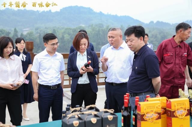 中国调味品协会到合江考察调味品及其上下游产业链发展情况(图3) 中国调味品协会到合江考察调味品及其上下游产业链发展情况(图3)