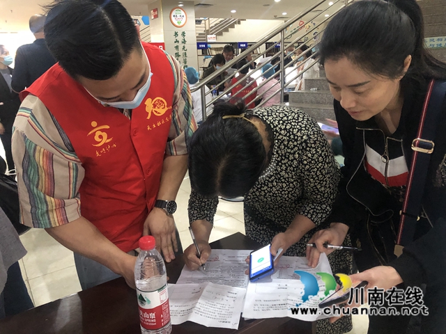 龙马潭区红星街道：我为群众办实事，疫苗接种送上门(图3)