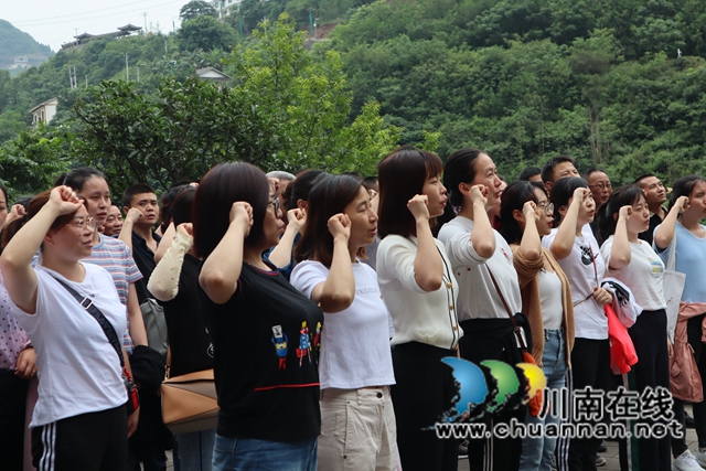 走太平古镇，忆四渡赤水！泸县云龙镇开展党史学习教育主题党日活动(图2)