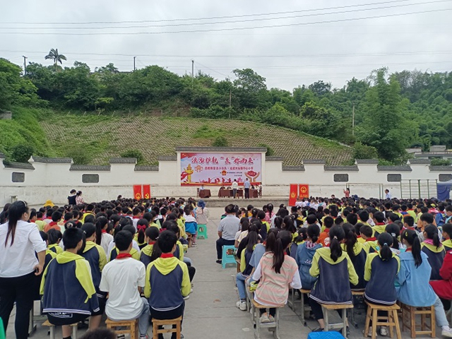 纳溪区天仙镇中心小学开展“法治护航‘未’你而来”普法宣讲活动
