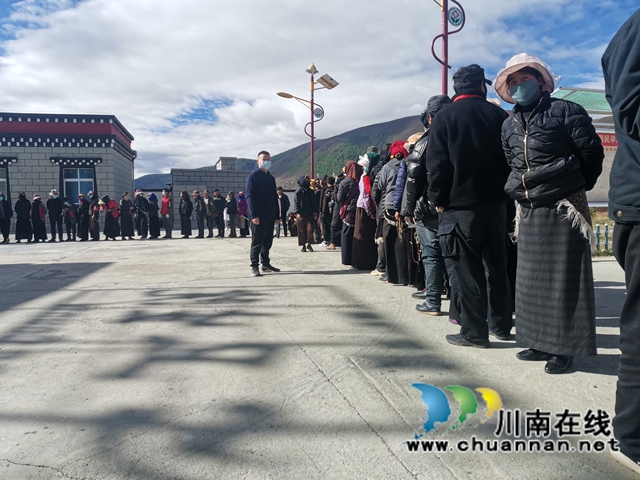 您的健康我守护！纳溪区援藏干部组织藏族村民接种新冠病毒疫苗(图2)