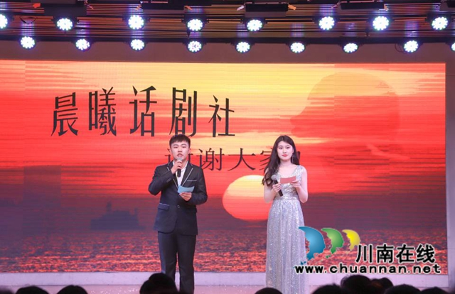 旧篇新演!看河南信阳师范学院话剧《北街南院》精彩演出(图2) 旧篇新演!看河南信阳师范学院话剧《北街南院》精彩演出(图2)