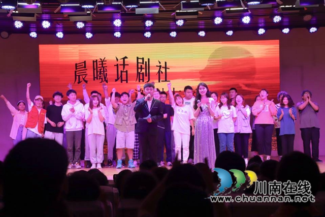 旧篇新演!看河南信阳师范学院话剧《北街南院》精彩演出(图4) 旧篇新演!看河南信阳师范学院话剧《北街南院》精彩演出(图4)
