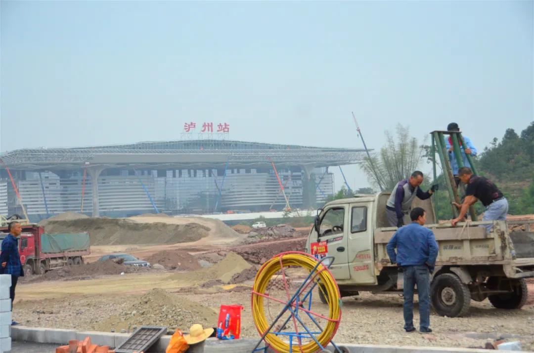 泸州高铁站周边配套市政道路进入后期施工(图2)