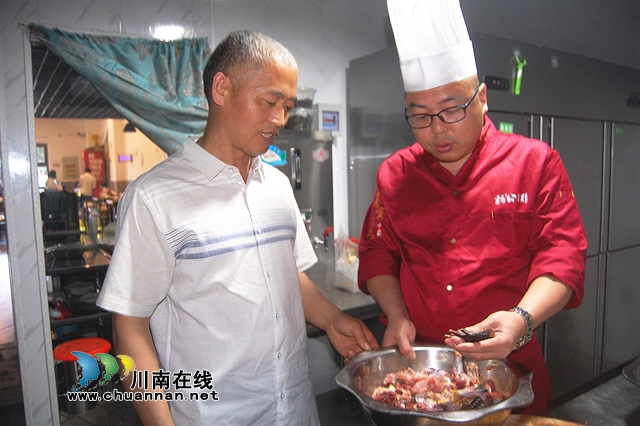 纳溪：专合社“牵手”土鸡馆，乐了老板富了村民