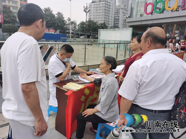 龙马潭区红星街道开展世界无烟日宣传活动(图5)