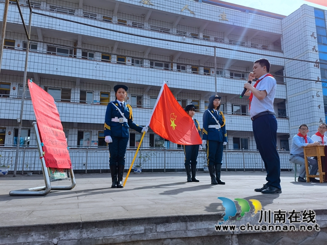 泸县立石镇：我们在阳光下茁壮成长，胸前的红领巾迎风飘扬