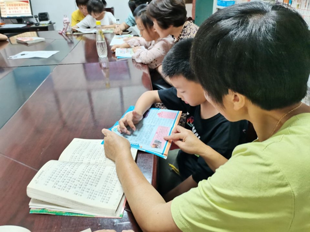 龙马潭区小市街道杜家街社区开展“亲子阅读 书香社区”活动(图2)