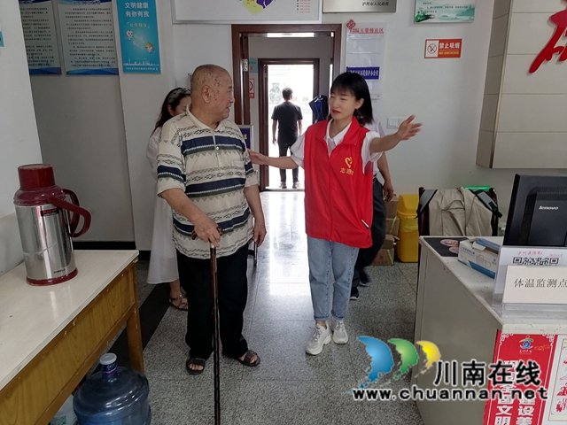 龙马潭区红星街道玉带桥社区开展健康义诊进社区活动(图3) 龙马潭区红星街道玉带桥社区开展健康义诊进社区活动(图3)