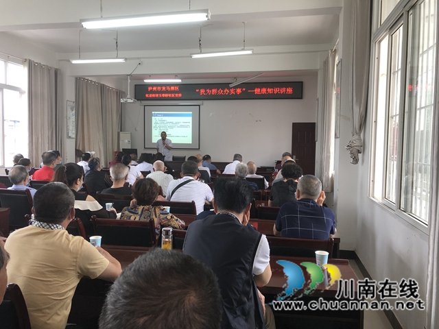 龙马潭区红星街道玉带桥社区开展健康义诊进社区活动(图4) 龙马潭区红星街道玉带桥社区开展健康义诊进社区活动(图4)