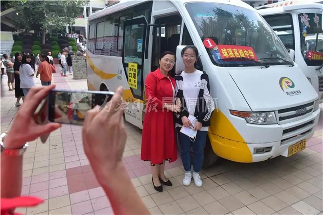 千余名学生赴考，66辆专车护航，内江“毛坦厂”中学迎来高考(图17)