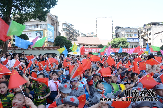 叙永县城西实验学校：百幅佳作颂党恩，文艺汇演话初心