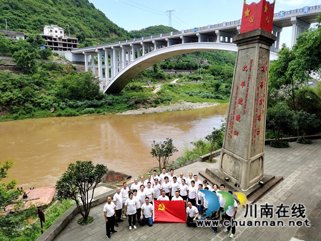 龙马潭区红星街道金井湾社区组织实地研学
