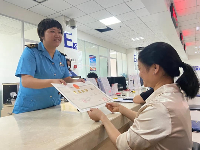 叙永县发出全省首张食品经营（仅销售预包装食品）营业执照