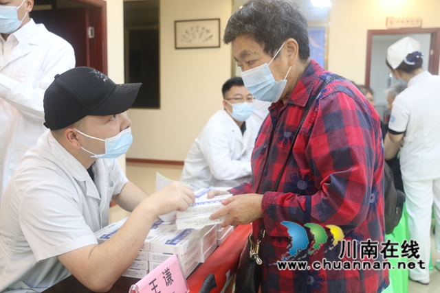 龙马潭区红星街道：我为群众办实事，公益义诊进社区(图4)