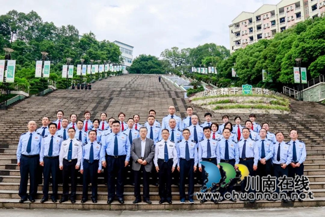 “校·税”合作签约暨“校园税收普法基地”授牌仪式在四川警察学院举行(图6)