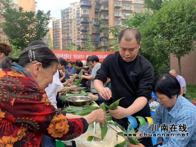 江阳区华阳街道：共享粽浓香，共忆党恩情