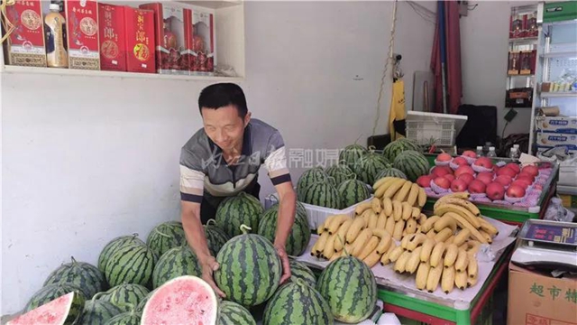 漂了两三百米!内江这个水果店店主勇救落水女(图2) 漂了两三百米!内江这个水果店店主勇救落水女(图2)
