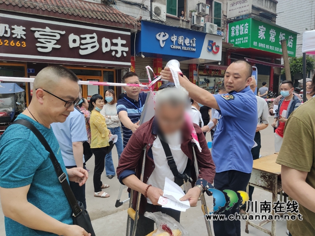 暖心！龙马潭区小市街道为残疾人群接种疫苗设专人服务