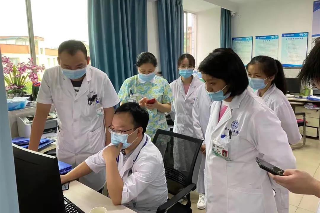 西南医大附院医疗集团赤水市人民医院签约暨授牌仪式举行(图14) 西南医大附院医疗集团赤水市人民医院签约暨授牌仪式举行(图14)