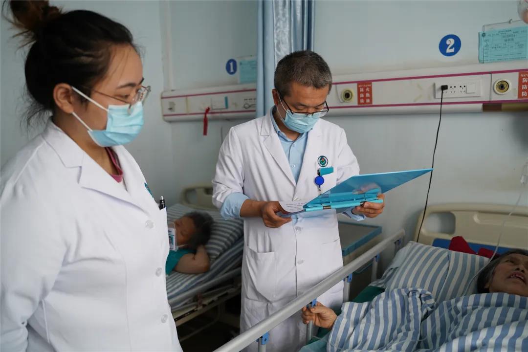 西南医大附院医疗集团赤水市人民医院签约暨授牌仪式举行(图18) 西南医大附院医疗集团赤水市人民医院签约暨授牌仪式举行(图18)