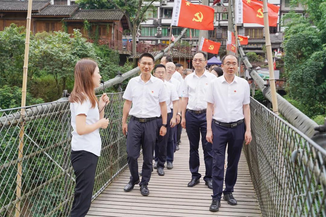 西南医大附院医疗集团赤水市人民医院签约暨授牌仪式举行(图20) 西南医大附院医疗集团赤水市人民医院签约暨授牌仪式举行(图20)