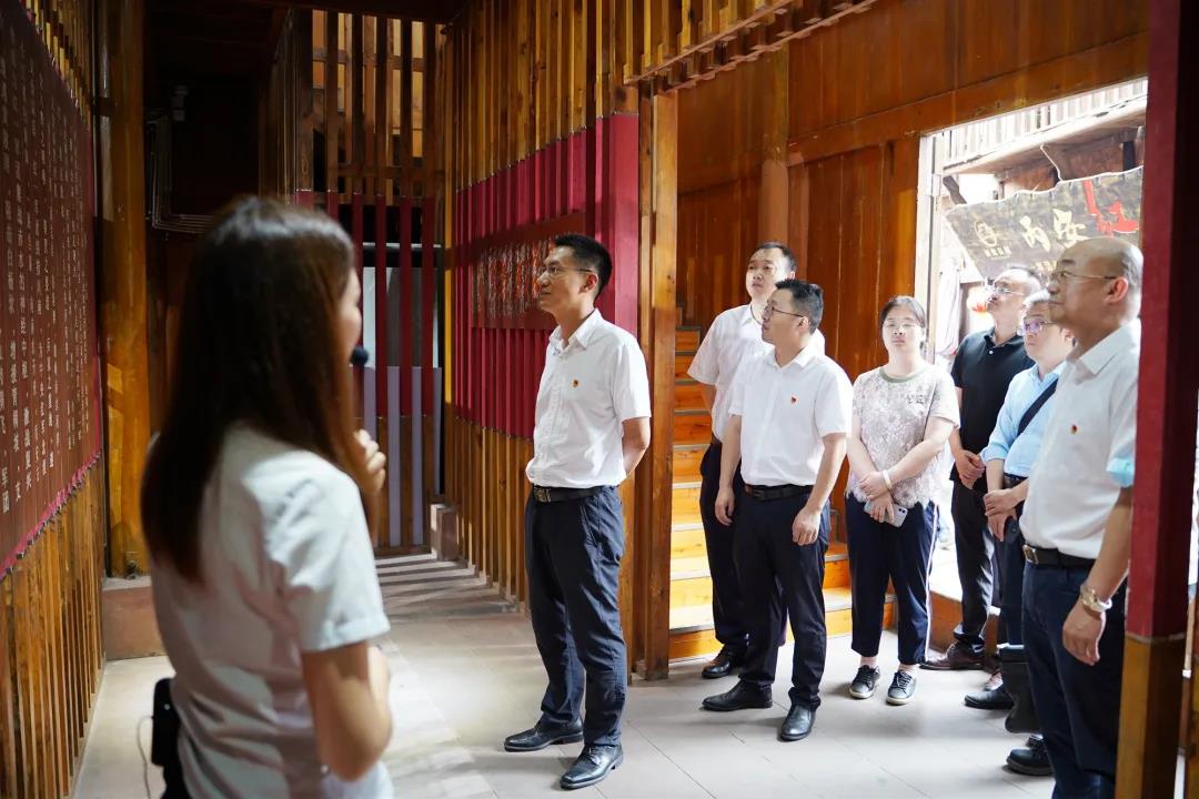 西南医大附院医疗集团赤水市人民医院签约暨授牌仪式举行(图21) 西南医大附院医疗集团赤水市人民医院签约暨授牌仪式举行(图21)