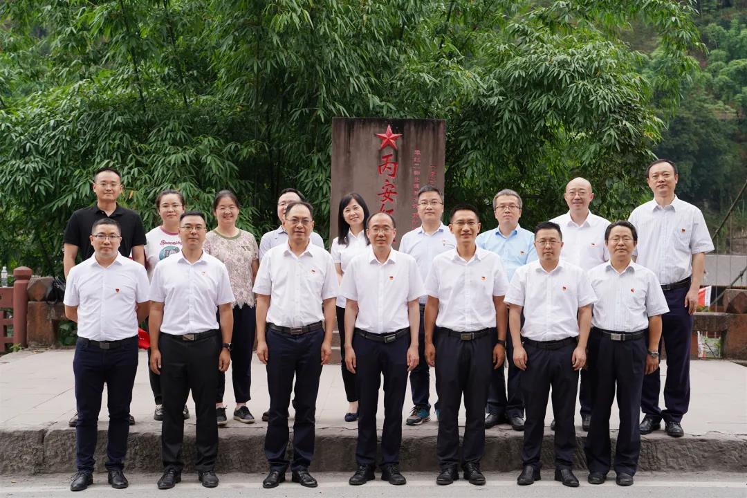 西南医大附院医疗集团赤水市人民医院签约暨授牌仪式举行(图23) 西南医大附院医疗集团赤水市人民医院签约暨授牌仪式举行(图23)