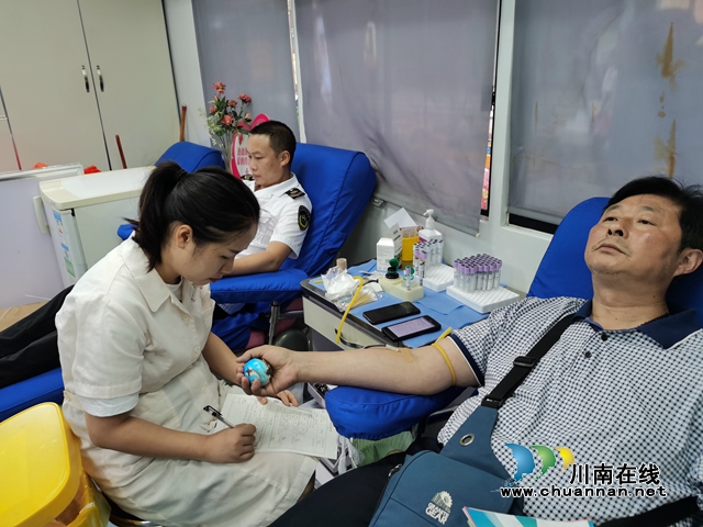 合江县卫生和计划生育监督执法大队开展无偿献血献爱心活动