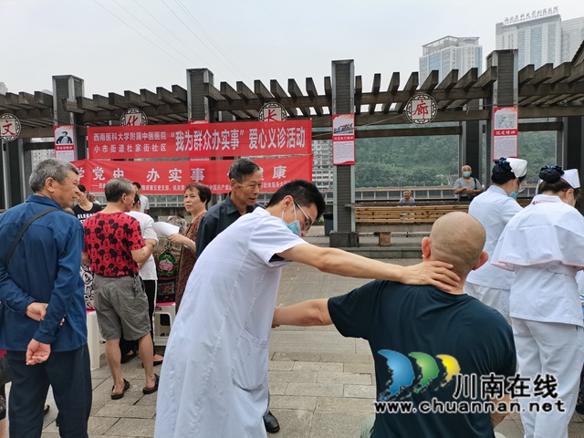 龙马潭区杜家街社区联合西南医大中医院开展爱心义诊活动(图5) 龙马潭区杜家街社区联合西南医大中医院开展爱心义诊活动(图5)