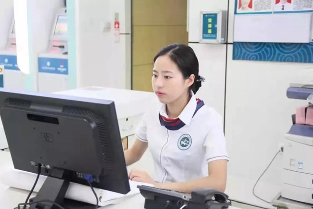 【办实事】西南医大中医院“一站式服务”,看病就诊搭上“高铁”时代!(图13) 【办实事】西南医大中医院“一站式服务”,看病就诊搭上“高铁”时代!(图13)