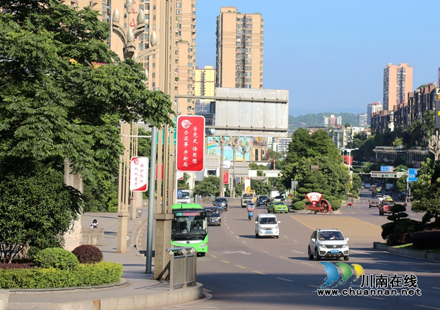 合江：大街小巷“党旗红”，喜迎“七·一”氛围浓(图2)