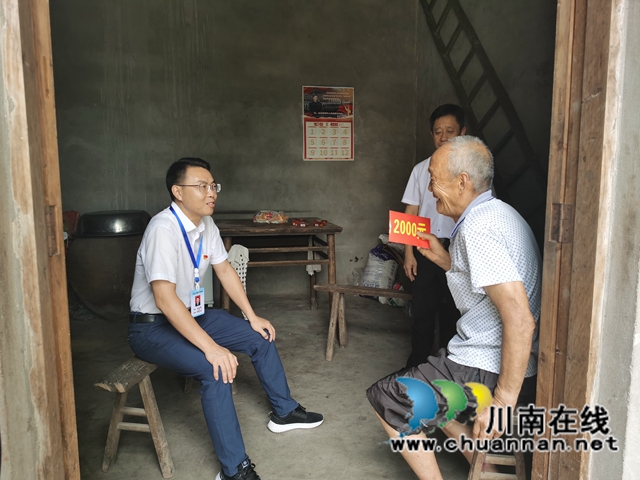 泸县云龙镇开展“七一”退役军人党员、重点优抚对象走访慰问活动(图2)