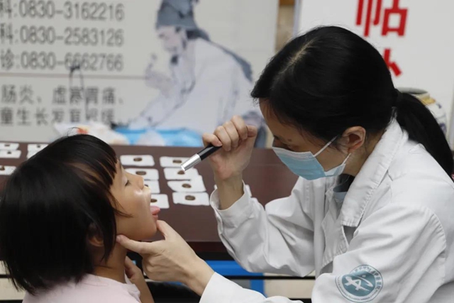 【围观】西南医大中医院有支“健康护卫队”?(图9) 【围观】西南医大中医院有支“健康护卫队”?(图9)