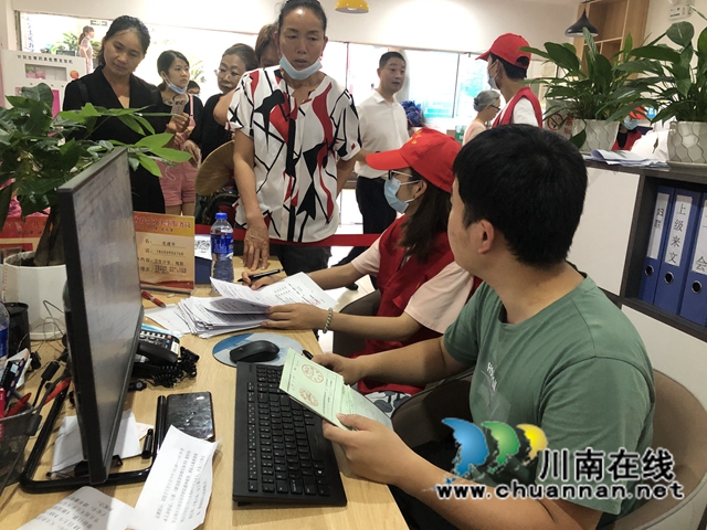 龙马潭区红星街道：助力疫苗登记，学生志愿者在行动(图2)