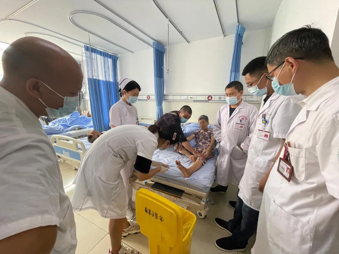 学术交流 思想碰撞 一场别开生面的学术研讨会在合江县中医医院举行(图3) 学术交流 思想碰撞 一场别开生面的学术研讨会在合江县中医医院举行(图3)
