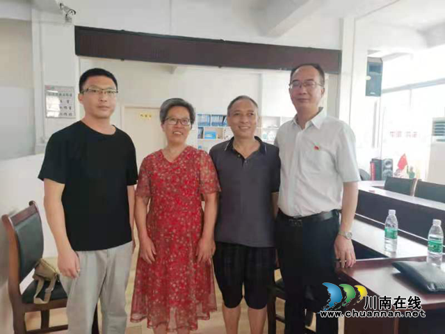 四川新火炬公司工会：我为群众办实事，真情关心市劳模(图2)