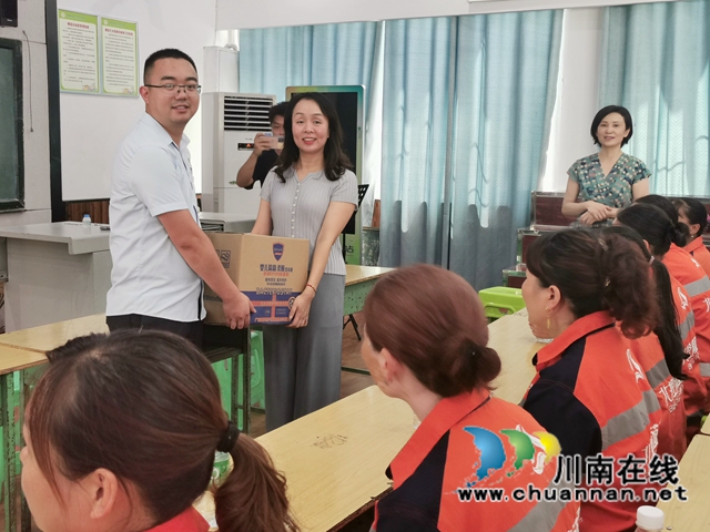 九三学社纳溪基层委开展“同心共建美好家园”活动(图2)