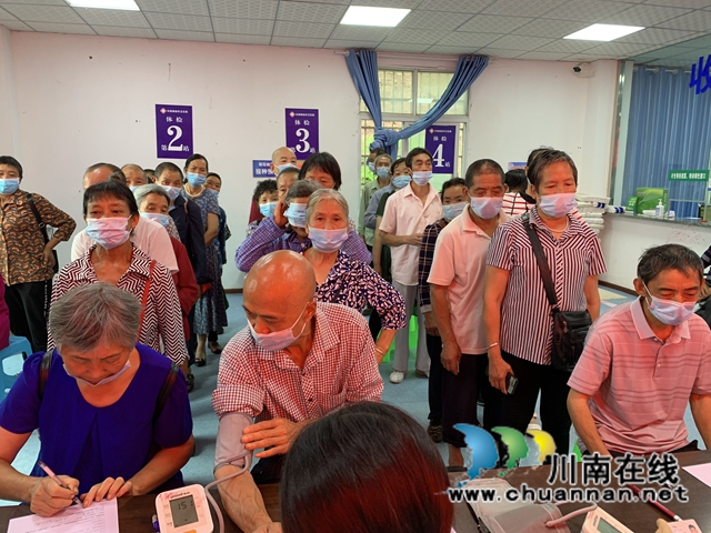 合江县先滩镇积极开展“我为群众办实事”实践活动打通疫苗接种“最后一公里”(图2)