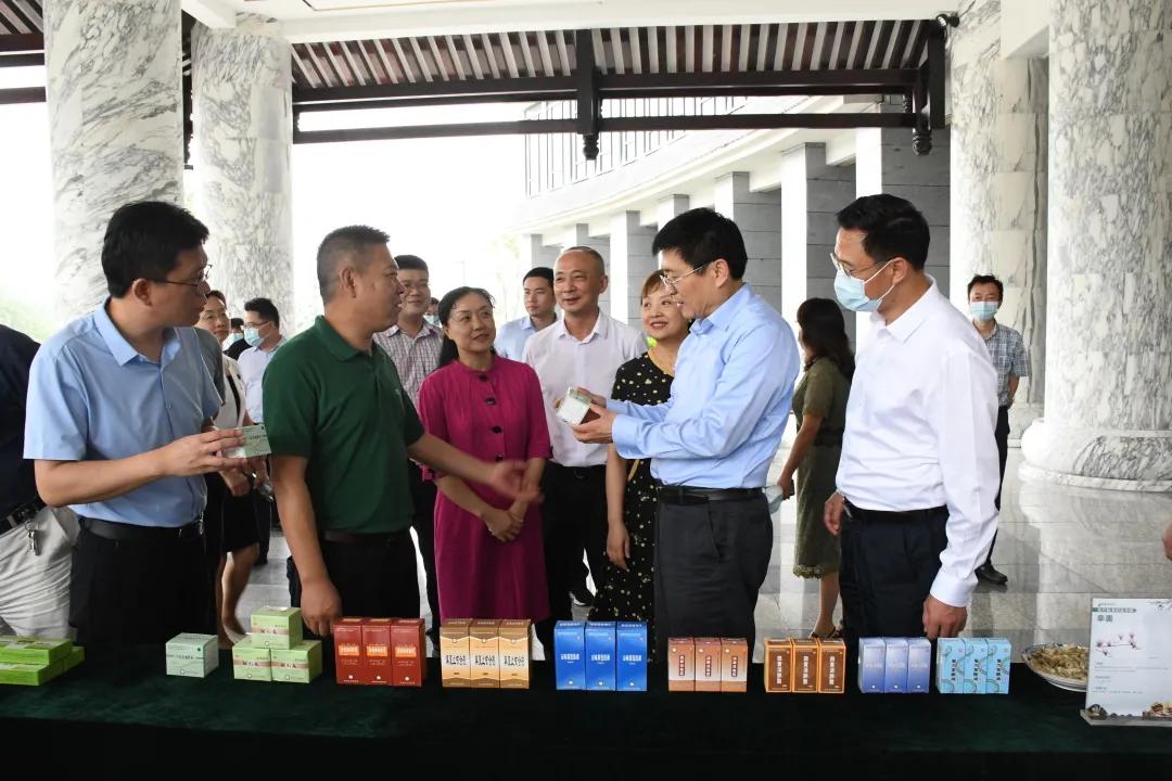 国家中医药管理局局长于文明一行莅临泸州市中医医院城南院区调研