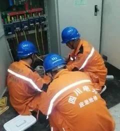 河南加油!泸州发电车点亮郑州一医院、爱心企业和个人捐赠救援物资(图3) 河南加油!泸州发电车点亮郑州一医院、爱心企业和个人捐赠救援物资(图3)