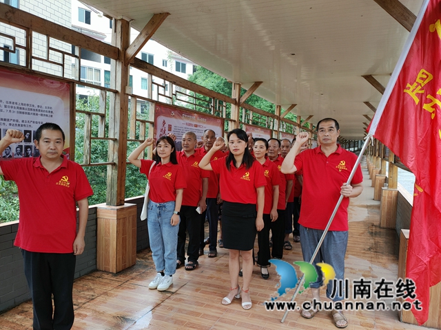 合江县先滩镇：各党组织全面行动，开展专题党课和学习贯彻“七一”重要讲话精神(图1)