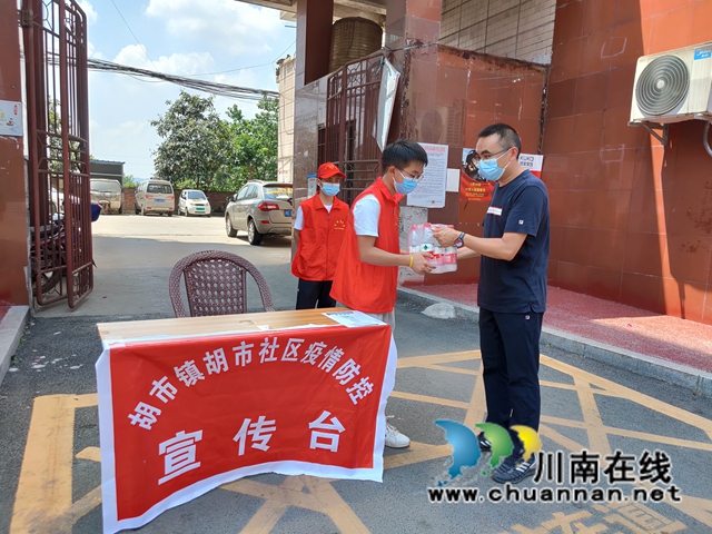 龙马潭区民营企业：进社区送清凉，慰问高温下的坚守者(图2)