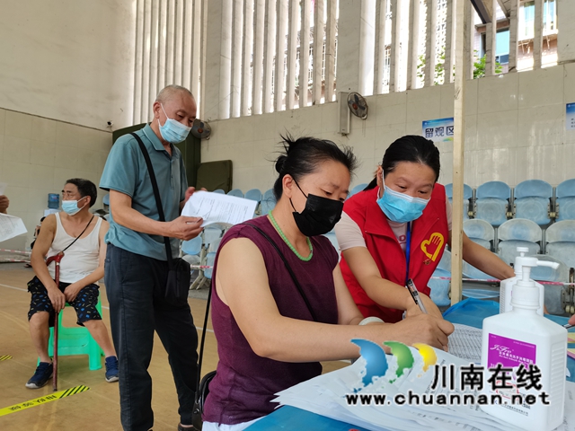 纳溪区安富街道：学党史办实事，疫苗接种不停歇(图1)