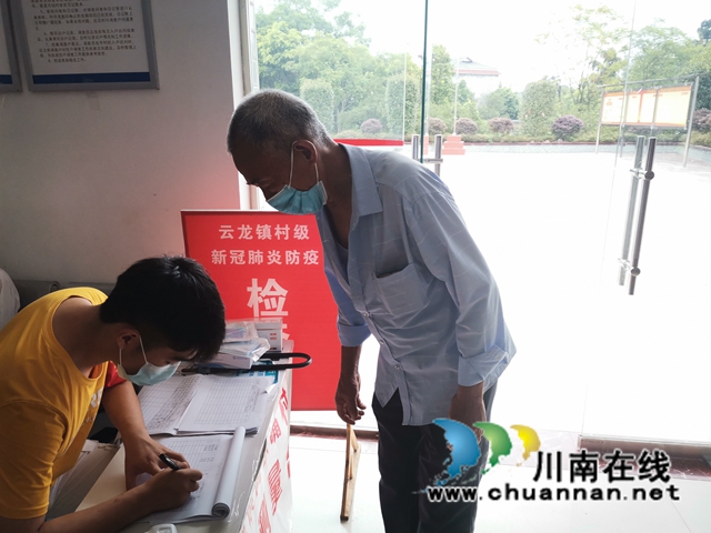 泸县云龙镇：疫苗接种现场的小小少年真不错！(图9)